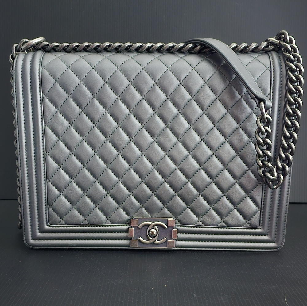 Authentic Pre-loved CHANEL 2014 Fall/Winter Boy Bag Dark Silver Large